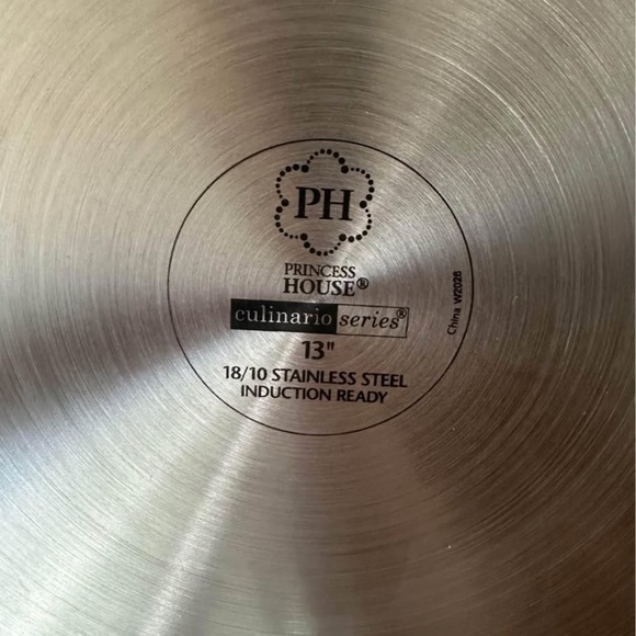 Princess House 13" Stainless Steel Round Griddle with Glass Lid - Picture 4 of 5